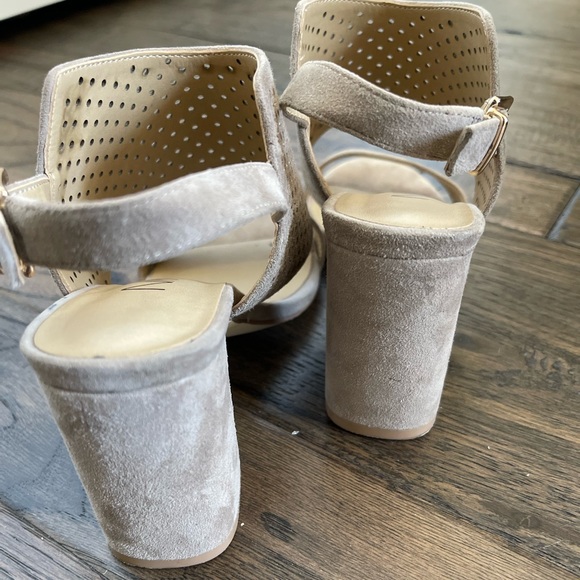 Neiman Marcus Sandals size 5.5 - Picture 6 of 9